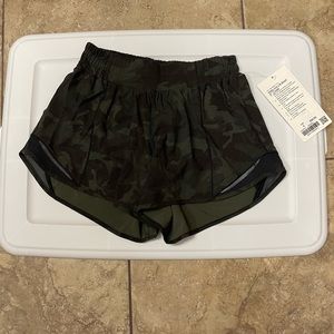 Lululemon Hotty Hot Shorts NWT Size 4, Low Rise, 4 Inch